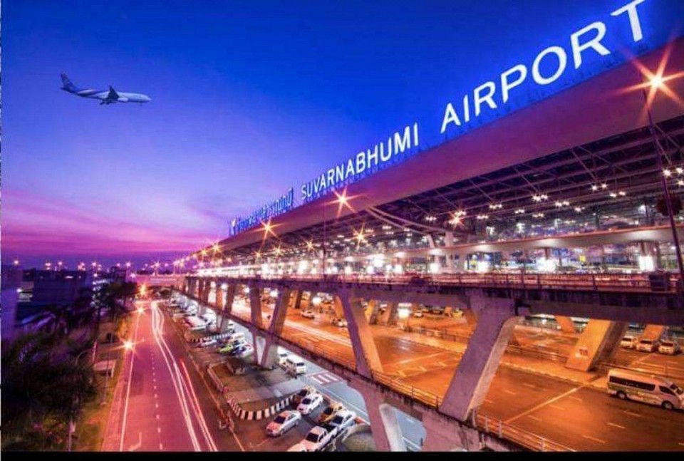 บริการรับส่งสนามบินมีทุกรถไว้บริการครับไม่ว่าจะเป็นรถเก๋งแท็กซี่ fortuner รถตู้ครับผม